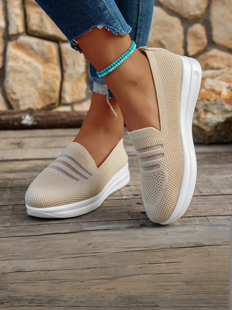 Yuvarlak Burunlu Bağcıksız Rahat Bej Kadın Ayakkabı