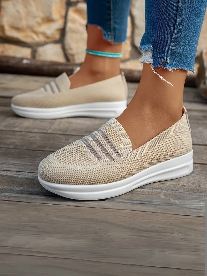 Yuvarlak Burunlu Bağcıksız Rahat Bej Kadın Ayakkabı