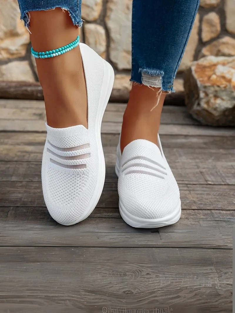 Yuvarlak Burunlu Bağcıksız Rahat Bej Kadın Ayakkabı