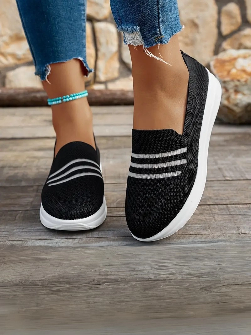 Yuvarlak Burunlu Bağcıksız Rahat Siyah Kadın Ayakkabı